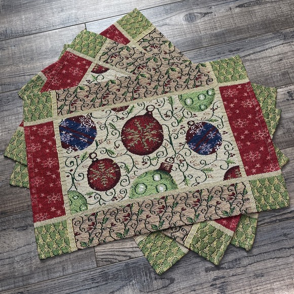 The Unbranded Brand Other - Set of 4 Christmas Ball Ornaments Tapestry Placemats